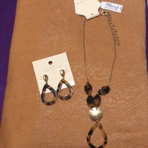 New Directions Tortoise Open Teardrop Pendant necklace and earrings. Gold-tone.